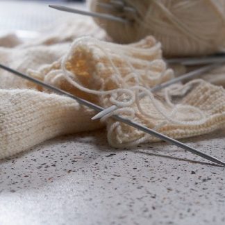 Aiguilles et outil pour tricoter